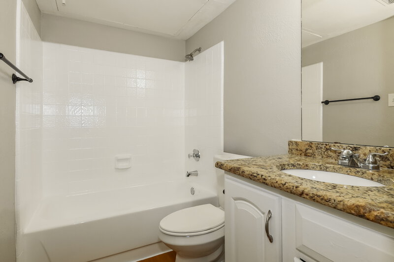 2,040/Mo, 428 Matterhorn Street Cedar Hill, TX 75104 Bathroom View