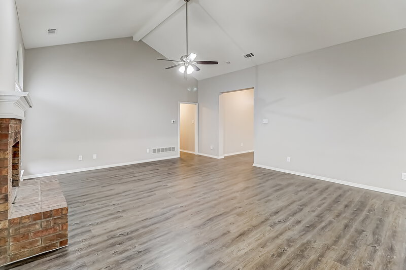 2,550/Mo, 728 Regalwood Dr Desoto, TX 75115 Living Room View