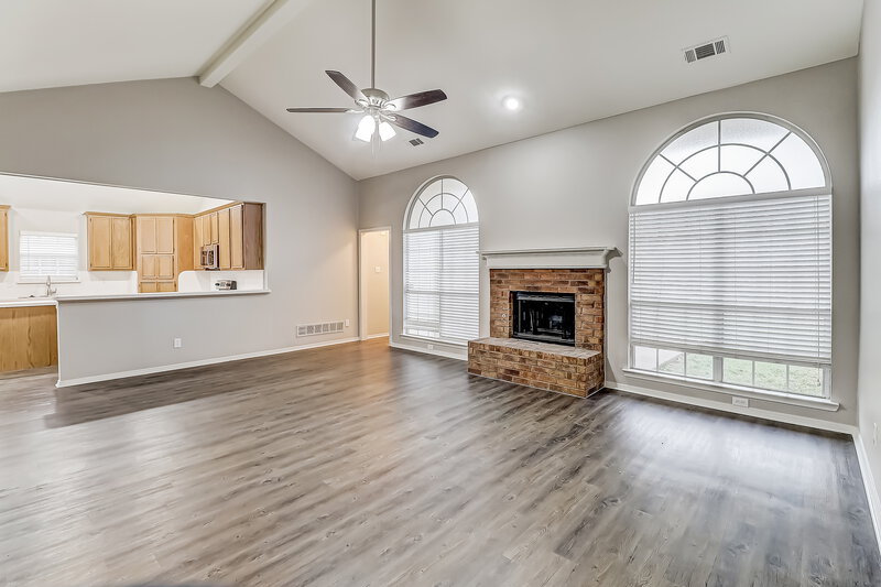 2,550/Mo, 728 Regalwood Dr Desoto, TX 75115 Living Room View 2