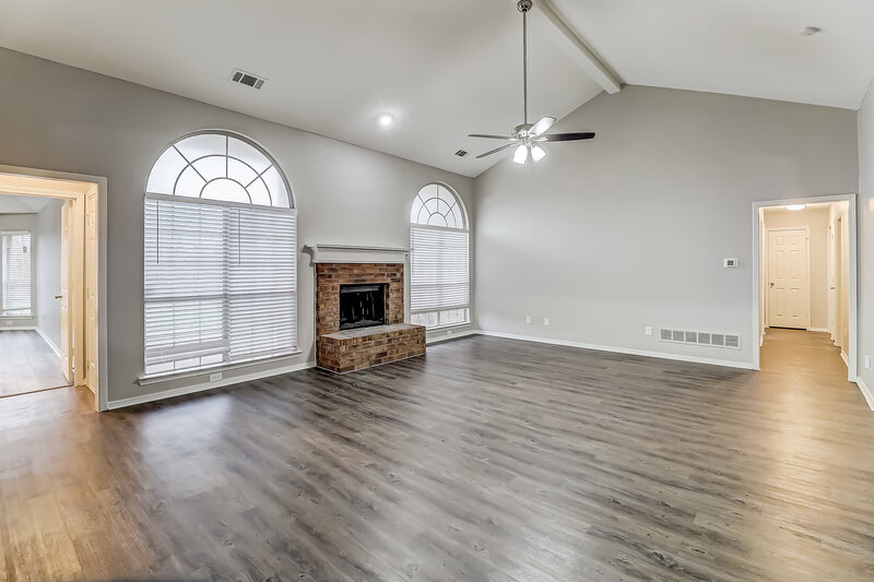 2,550/Mo, 728 Regalwood Dr Desoto, TX 75115 Living Room View 3