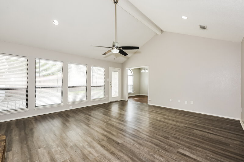 2,395/Mo, 2101 Garner Cir Rowlett, TX 75088 Living Room View 2