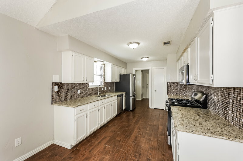 2,395/Mo, 2101 Garner Cir Rowlett, TX 75088 Kitchen View 2