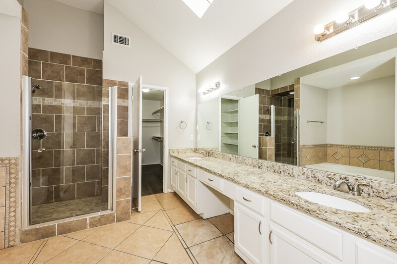 2,395/Mo, 2101 Garner Cir Rowlett, TX 75088 Main Bathroom View