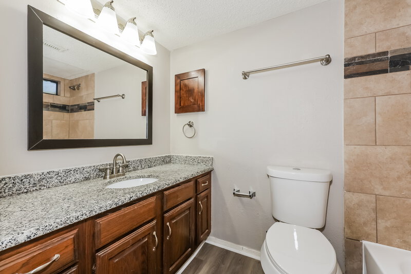 2,125/Mo, 4008 Shackelford Drive Mesquite, TX 75150 Main Bathroom View