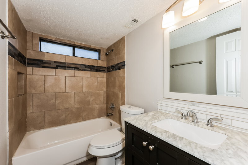 2,125/Mo, 4008 Shackelford Drive Mesquite, TX 75150 Bathroom View