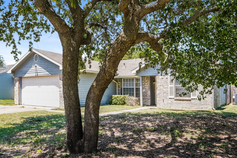 2,025/Mo, 1517 Caplin Dr Arlington, TX 76018 Front View