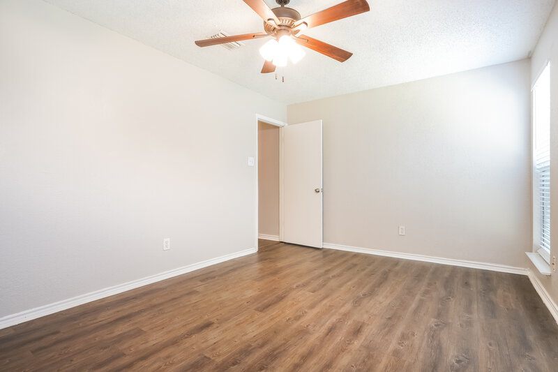 2,025/Mo, 1517 Caplin Dr Arlington, TX 76018 Main Bedroom View