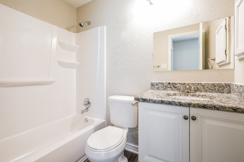 2,025/Mo, 1517 Caplin Dr Arlington, TX 76018 Main Bathroom View