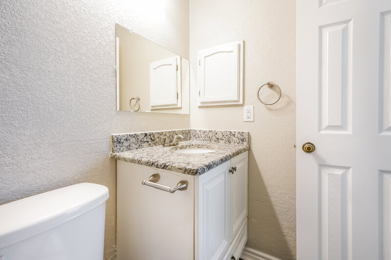 2,025/Mo, 1517 Caplin Dr Arlington, TX 76018 Main Bathroom View 2