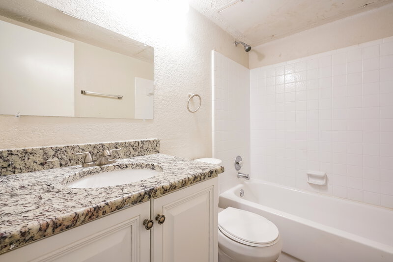 2,025/Mo, 1517 Caplin Dr Arlington, TX 76018 Bathroom View