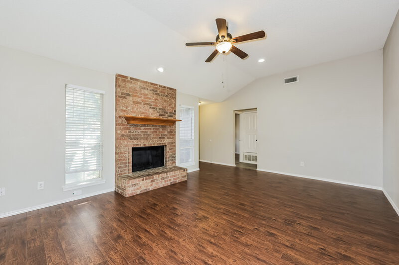 1,880/Mo, 3724 Clear Brook Cir Fort Worth, TX 76123 Living Room View