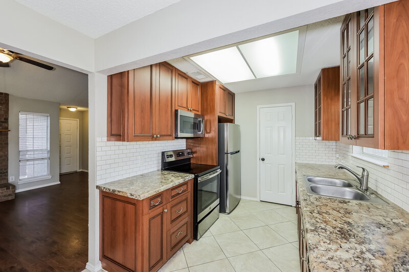 1,880/Mo, 3724 Clear Brook Cir Fort Worth, TX 76123 Kitchen View 3