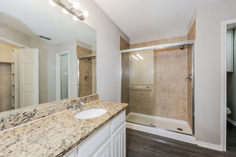 1,880/Mo, 3724 Clear Brook Cir Fort Worth, TX 76123 Main Bathroom View