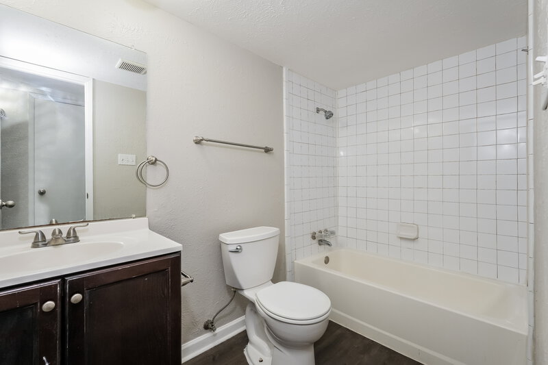 1,925/Mo, 9326 Sophora Dr Dallas, TX 75249 Bathroom View