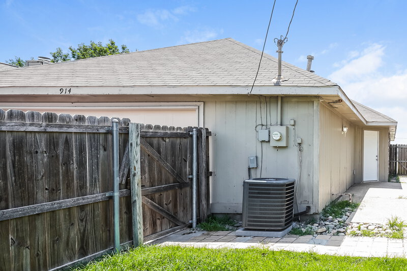 1,930/Mo, 914 S Ballard Ave Wylie, TX 75098 Rear View