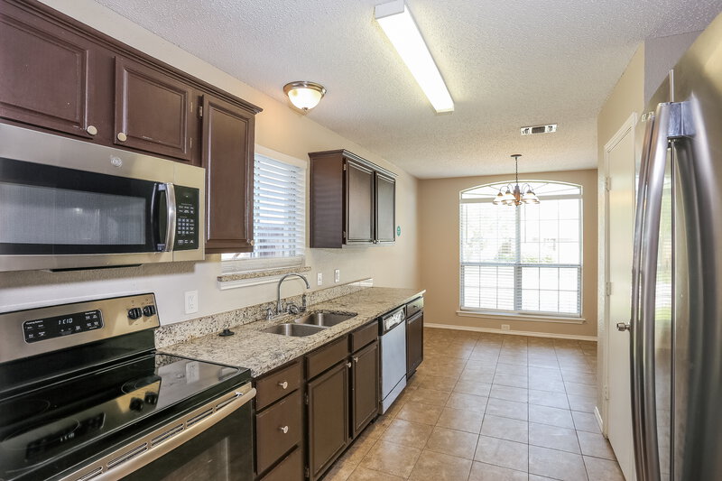 2,120/Mo, 6406 Brookglen Dr Arlington, TX 76018 Kitchen View