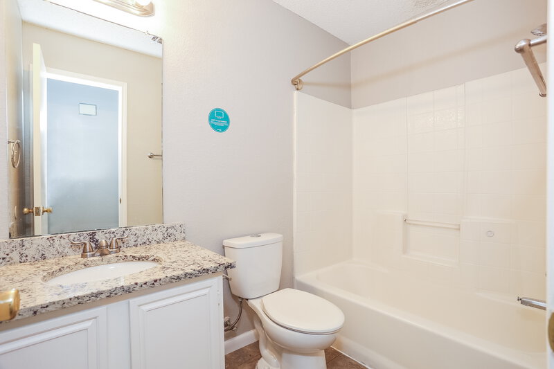2,120/Mo, 6406 Brookglen Dr Arlington, TX 76018 Bathroom View