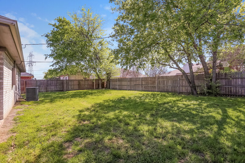 2,120/Mo, 6406 Brookglen Dr Arlington, TX 76018 Rear View