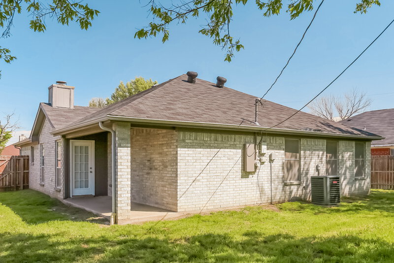 2,120/Mo, 6406 Brookglen Dr Arlington, TX 76018 Rear View 2