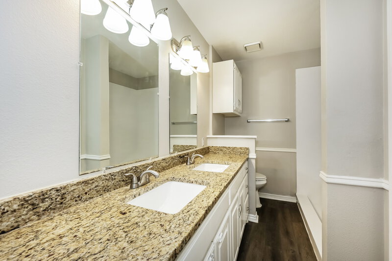 1,755/Mo, 1404 Copper Ridge St Denton, TX 76209 Main Bathroom View
