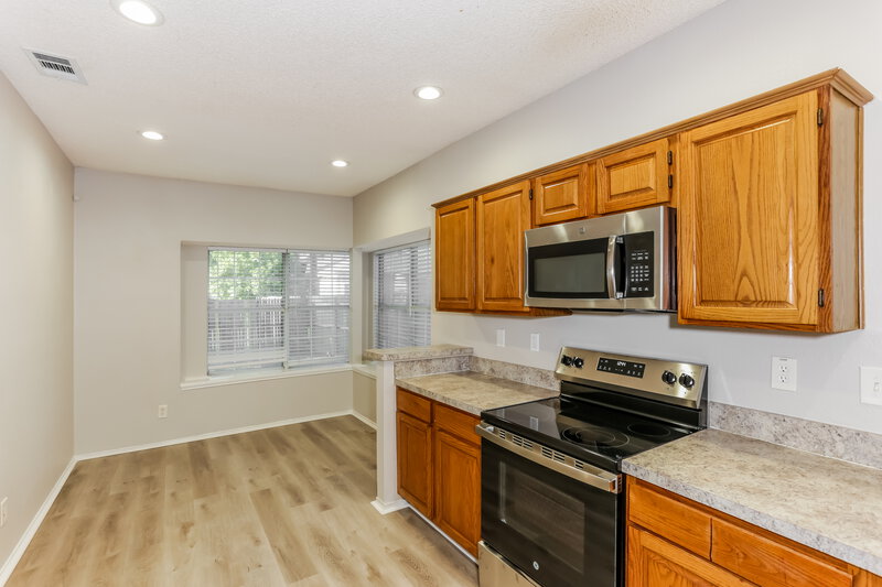 2,355/Mo, 6604 Silver Spruce Dr Arlington, TX 76001 Kitchen View