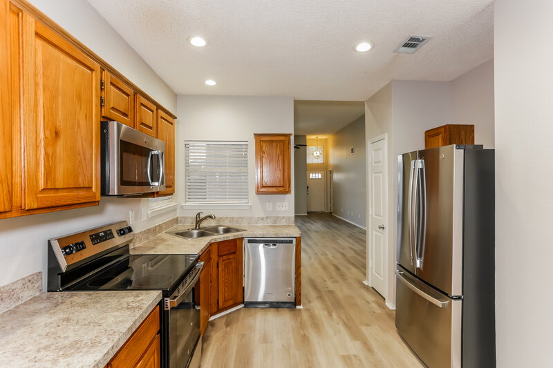 2,355/Mo, 6604 Silver Spruce Dr Arlington, TX 76001 Kitchen View 2