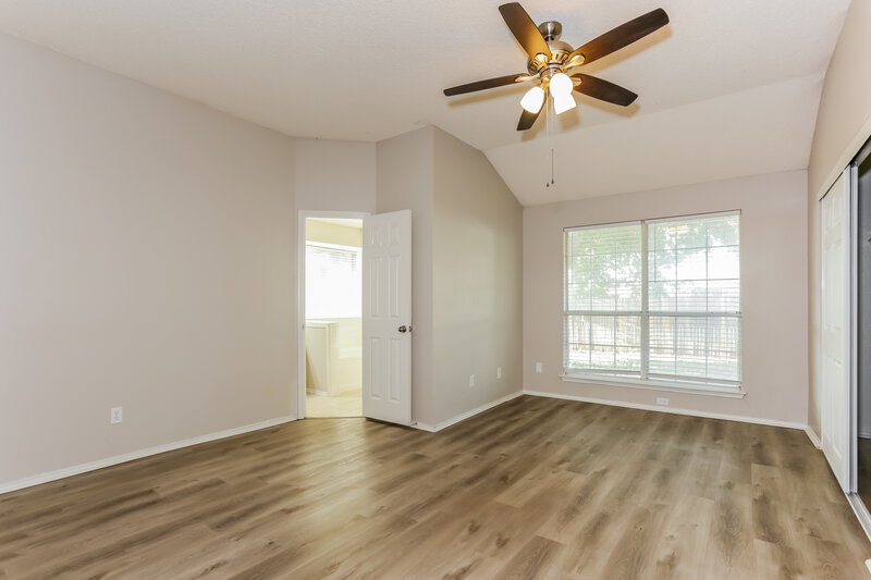 2,355/Mo, 6604 Silver Spruce Dr Arlington, TX 76001 Main Bedroom View