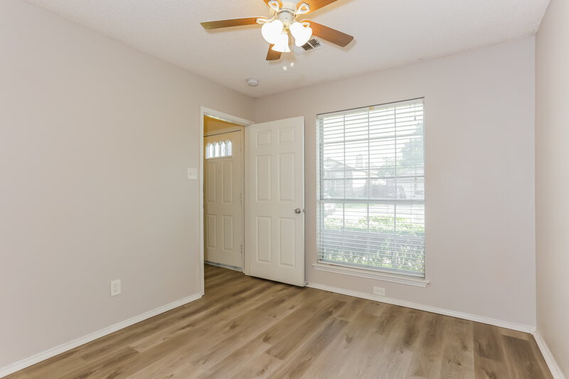 2,355/Mo, 6604 Silver Spruce Dr Arlington, TX 76001 Bedroom View 2