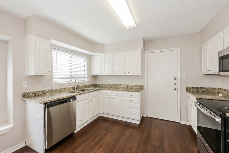 2,130/Mo, 423 Barton Dr Mesquite, TX 75149 Kitchen View 2