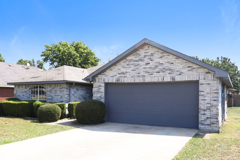 1,980/Mo, 1502 Killdee Court Desoto, TX 75115 Front View 2