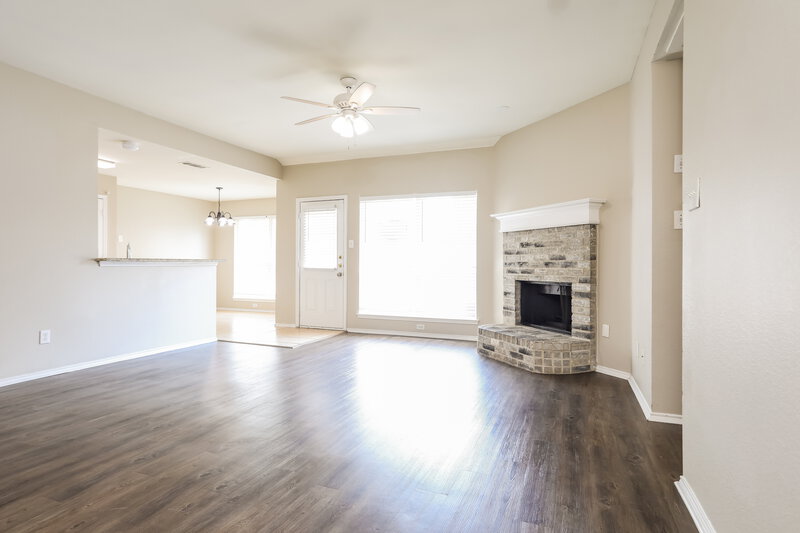 1,980/Mo, 1502 Killdee Court Desoto, TX 75115 Living Room View