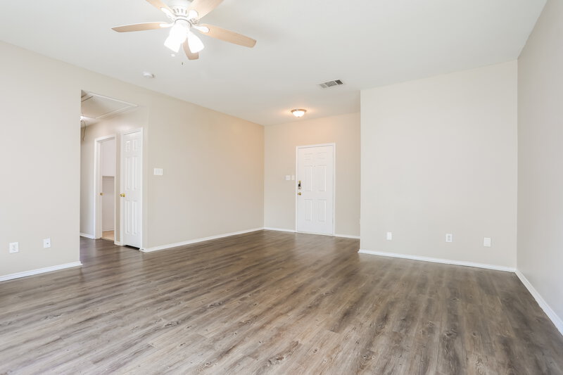 1,980/Mo, 1502 Killdee Court Desoto, TX 75115 Living Room View 2