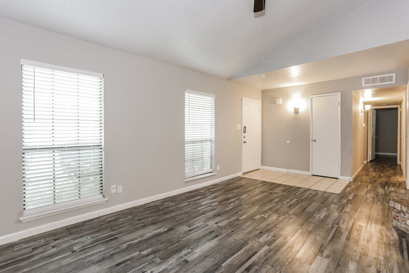 2,030/Mo, 401 Rainier St Cedar Hill, TX 75104 Living Room View