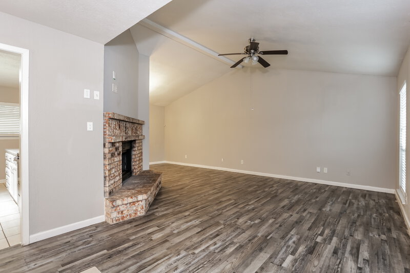 2,030/Mo, 401 Rainier St Cedar Hill, TX 75104 Living Room View 2