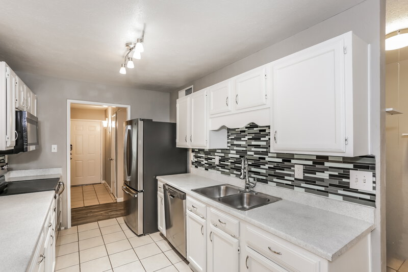 2,030/Mo, 401 Rainier St Cedar Hill, TX 75104 Kitchen View