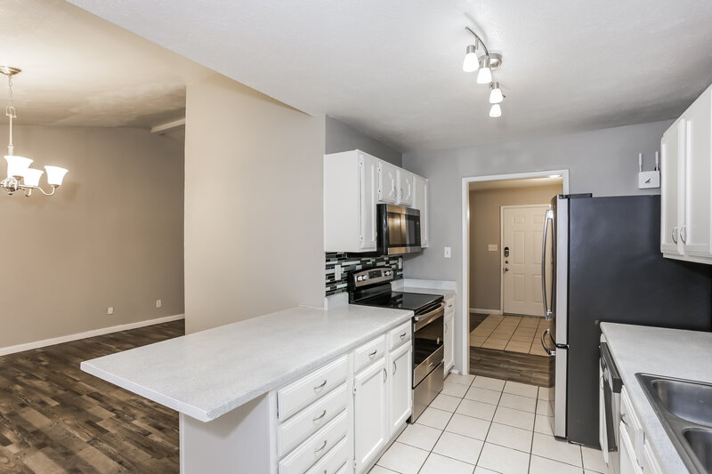 2,030/Mo, 401 Rainier St Cedar Hill, TX 75104 Kitchen View 2