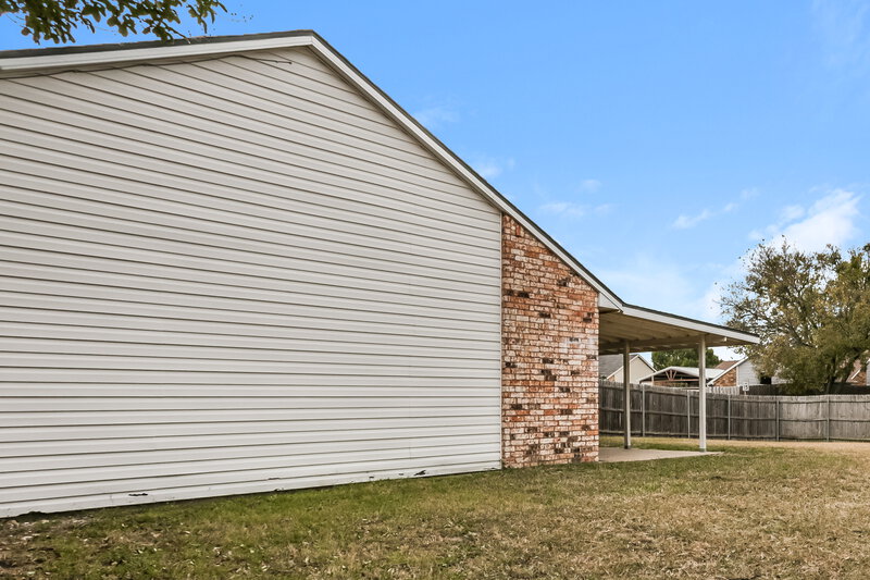 2,030/Mo, 401 Rainier St Cedar Hill, TX 75104 Rear View
