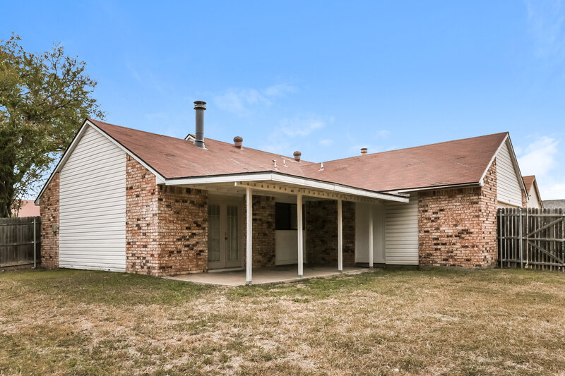 2,030/Mo, 401 Rainier St Cedar Hill, TX 75104 Rear View 2