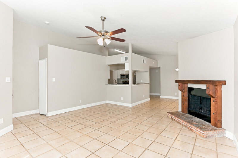1,940/Mo, 131 London Lane Glenn Heights, TX 75154 Living Room View