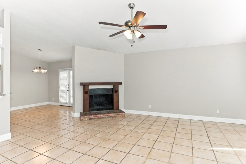 1,940/Mo, 131 London Lane Glenn Heights, TX 75154 Living Room View 2