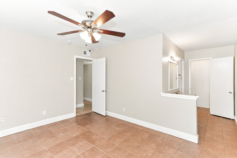 1,940/Mo, 131 London Lane Glenn Heights, TX 75154 Primary Bedroom View 2