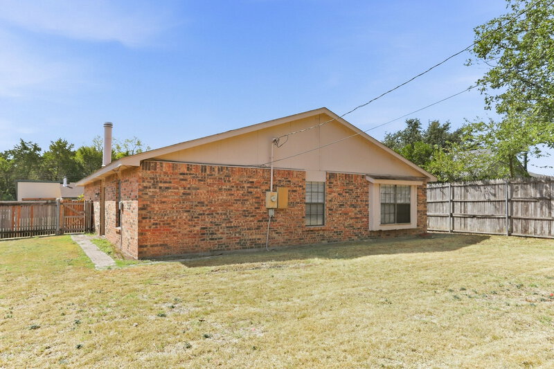 1,940/Mo, 131 London Lane Glenn Heights, TX 75154 Rear View