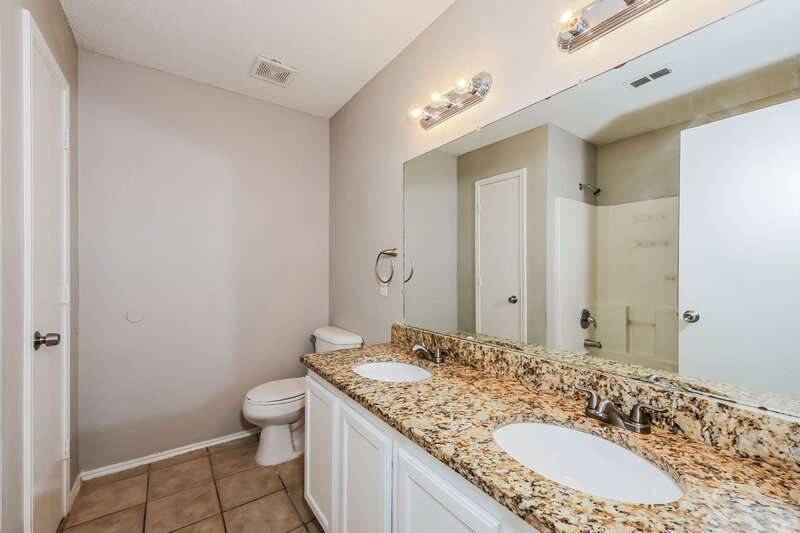 2,950/Mo, 3904 Foxhound Ln Fort Worth, TX 76123 Bathroom View 2