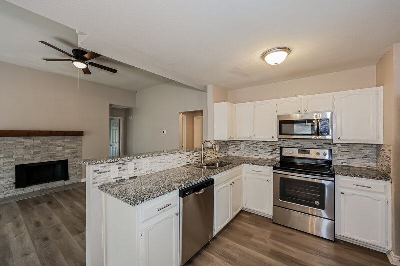 2,170/Mo, 522 Chancellorsville Drive Mesquite, TX 75149 Kitchen View 2