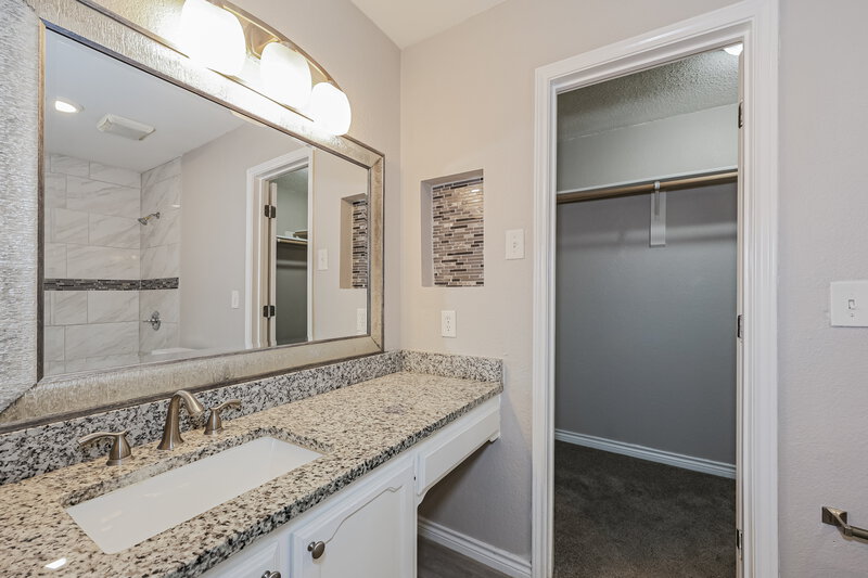 2,170/Mo, 522 Chancellorsville Drive Mesquite, TX 75149 Main Bathroom View