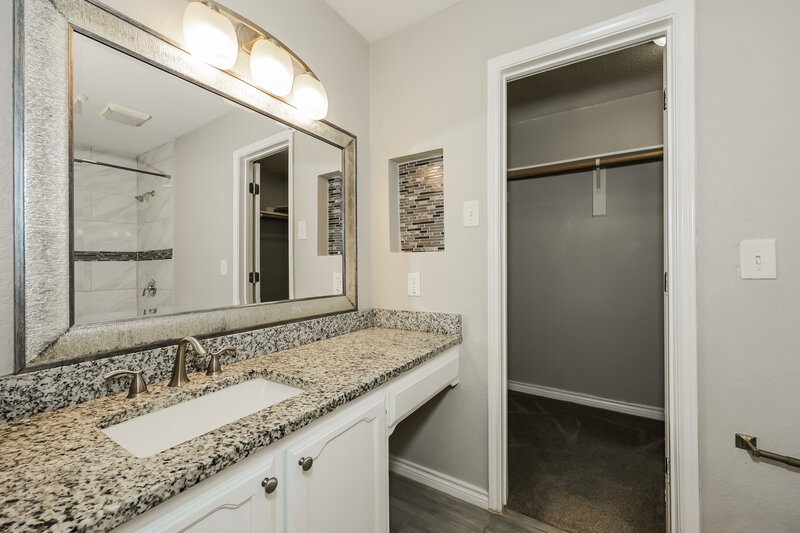2,135/Mo, 522 Chancellorsville Drive Mesquite, TX 75149 Main Bathroom View