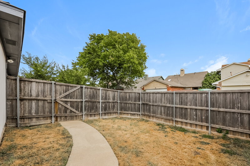 2,135/Mo, 522 Chancellorsville Drive Mesquite, TX 75149 Rear View