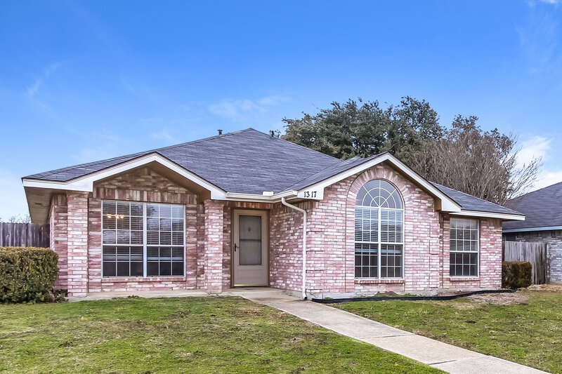 2,260/Mo, 1317 Rosewood Ln Lancaster, TX 75146 Front View
