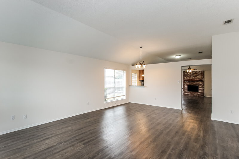 2,260/Mo, 1317 Rosewood Ln Lancaster, TX 75146 Living Room View 2