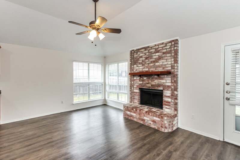 2,260/Mo, 1317 Rosewood Ln Lancaster, TX 75146 Family Room View